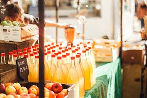 球迷狂欢，胜利之路崎岖但前景光明！