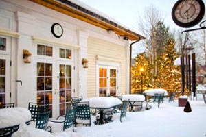 篮球女队在全国比赛中取得亚军——青春与荣耀同在